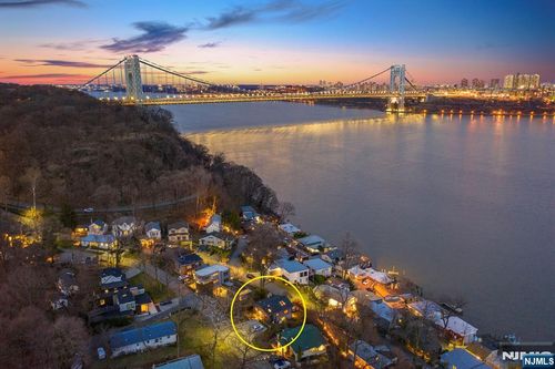 33 Colony Rd, Edgewater, NJ, 07020-1505 | Card Image