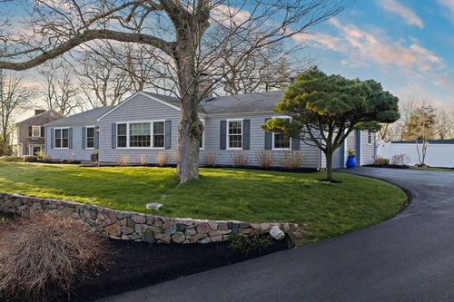 90 Linden Dr, Cohasset, MA, 02025-1150 | Card Image