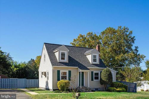 8422 Radford Ave, ALEXANDRIA, VA, 22309-2527 | Card Image