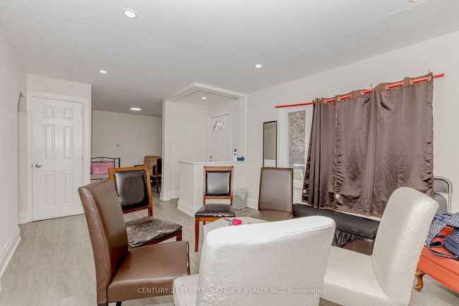 22 Rogers Rd, House other with 4 bedrooms, 2 bathrooms and 4 parking in Brampton ON | Image 10