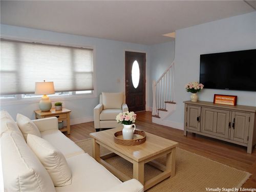 5 Saint Theresa Ave, Bristol, RI, 02809-4614 | Card Image