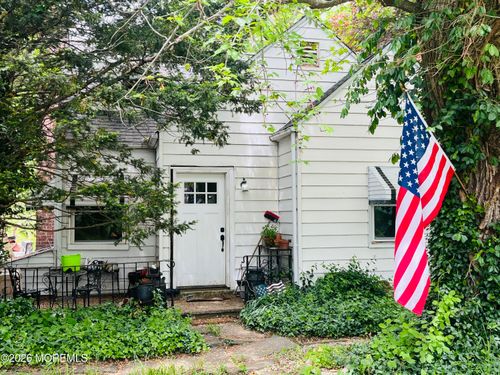 152 Chapel Hill Rd, Red Bank, NJ, 07701-6004 | Card Image