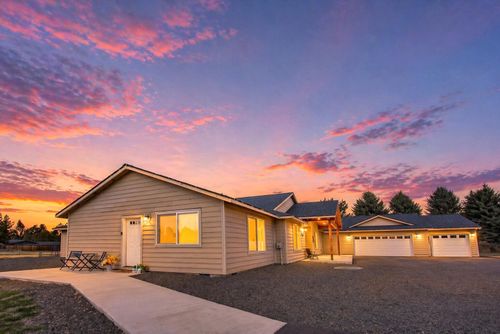 61112 Ferguson Rd, Bend, OR, 97702-9505 | Card Image
