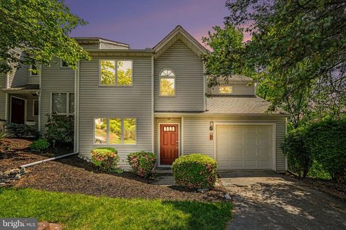 1740 Creek Vista Dr, New Cumberland, PA, 17070-2213 | Card Image