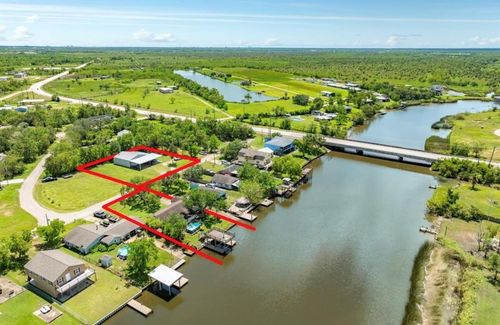 131 Bastrop Bayou Dr, Angleton, TX, 77515-8371 | Card Image