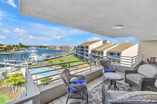 305-2795 Kipps Colony Dr, GULFPORT, FL, 33707-3973 | Card Image