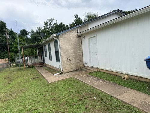 a-817 Lloyd Ln, Elgin, TX, 78621-1277 | Card Image