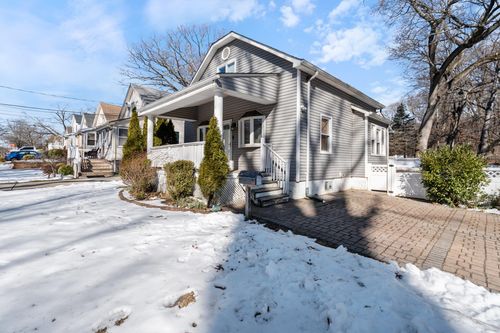 669 Wadleigh Ave, W Hempstead, NY, 11552-3721 | Card Image