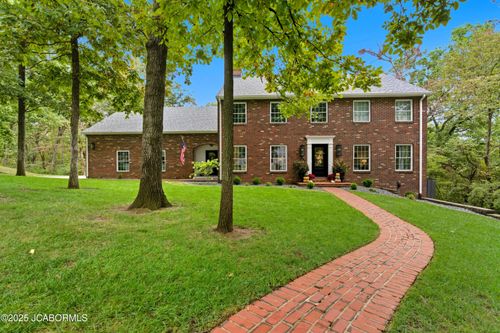 732 Hobbs Rd, Jefferson City, MO, 65109-6817 | Card Image