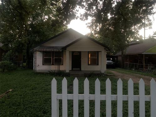 110 S Peeples St, Navasota, TX, 77868-3420 | Card Image