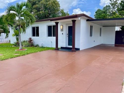 330 W 40th Pl, Hialeah, FL, 33012 | Card Image