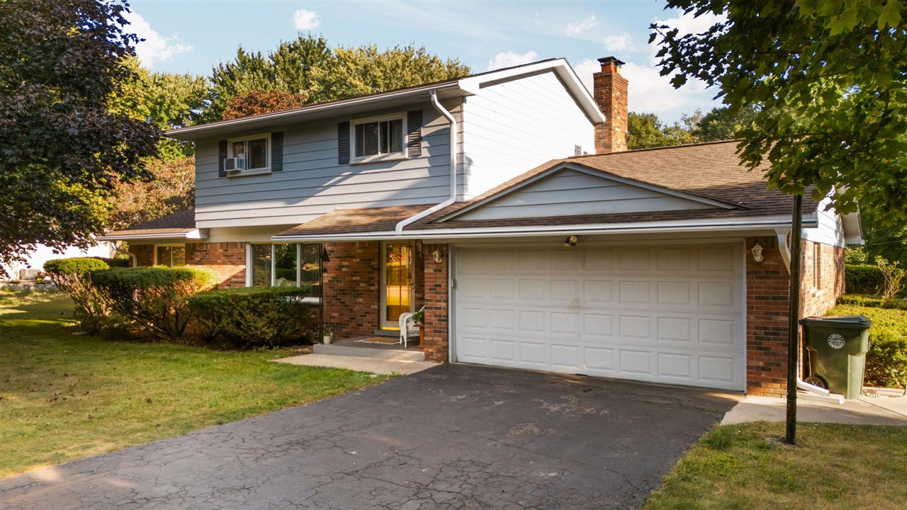 Oneida Trl, Lake Orion, MI 48362
