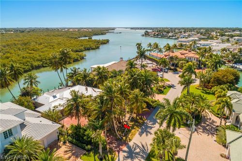 2195 Sheepshead Dr, NAPLES, FL, 34102-1507 | Card Image