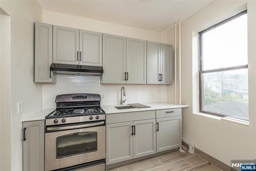 7111 Palisade Ave, North Bergen, NJ, 07047-5531 | Card Image