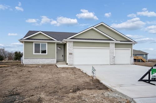 2412 Spruce St, Granger, IA, 50109-6100 | Card Image