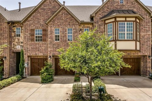 576 Hampshire Dr, Lewisville, TX, 75067-6217 | Card Image