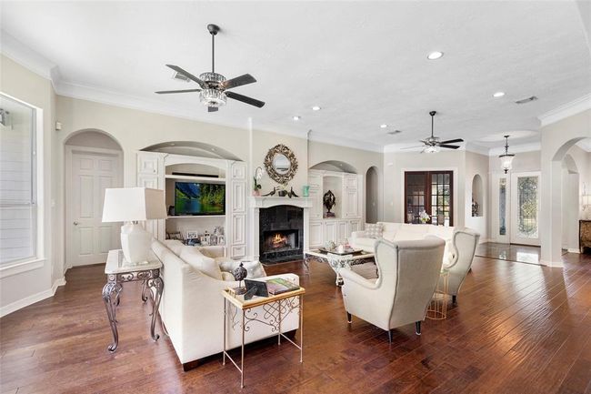 Large family room | Image 14