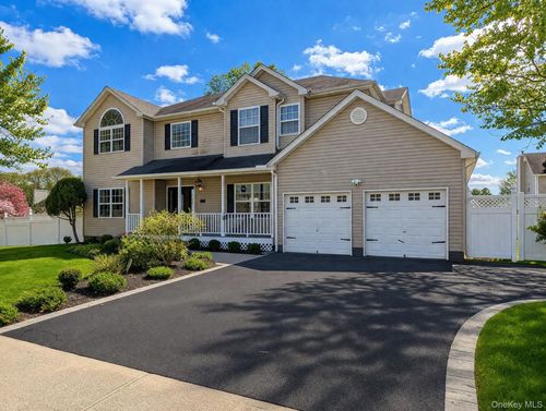 71 Elm Ave, Coram, NY, 11727-1111 | Card Image