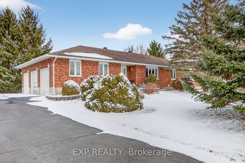 2673 Yorks Corners Rd, Metcalfe, ON, K0A2P0 | Card Image