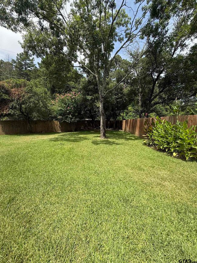 3204 Pebblebrook Cir, House other with 3 bedrooms, 2 bathrooms and null parking in Tyler TX | Image 18