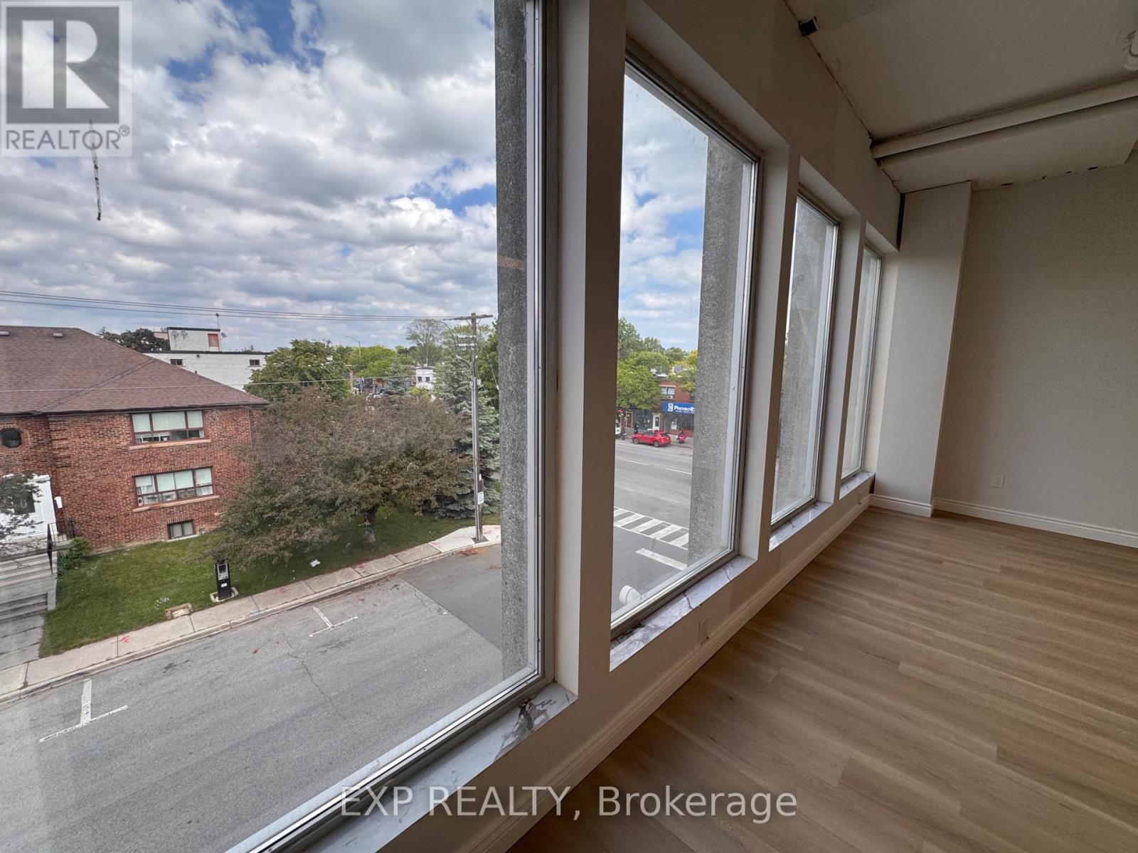 Commercial Lease in Mississauga (Port Credit)