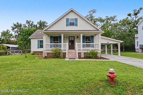 305 Hoffman Ln, Waveland, MS, 39576-4314 | Card Image