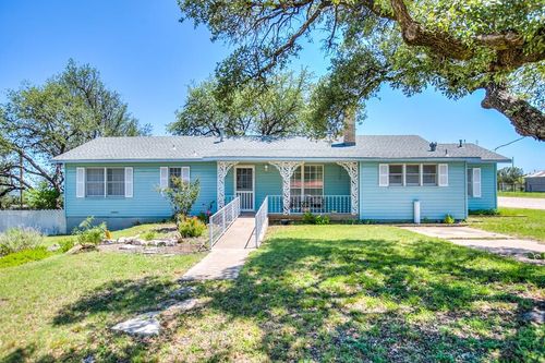 211 W Lake Ave, Mertzon, TX, 76941-1602 | Card Image