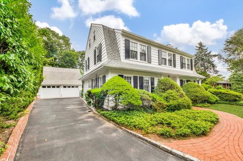 29 Crescent Rd, Port Washington, NY, 11050-3326 | Card Image