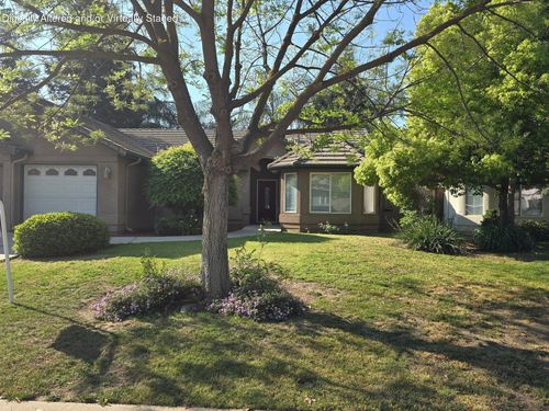 3927 E Center Ave, Visalia, CA, 93292-7098 | Card Image