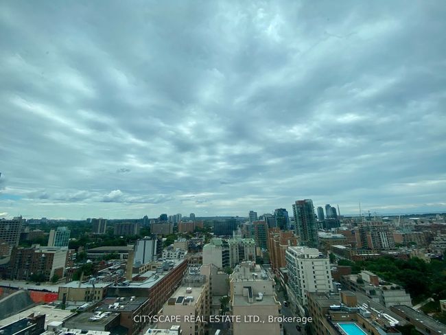 2501 - 50 Lombard St, Condo with 3 bedrooms, 2 bathrooms and null parking in Toronto ON | Image 10