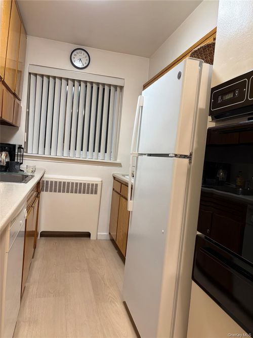 apt-138-200 Atlantic Ave, Lynbrook, NY, 11563-3507 | Card Image