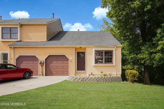 47 Knoll Ct, Condo with 2 bedrooms, 2 bathrooms and null parking in Matawan NJ | Image 27