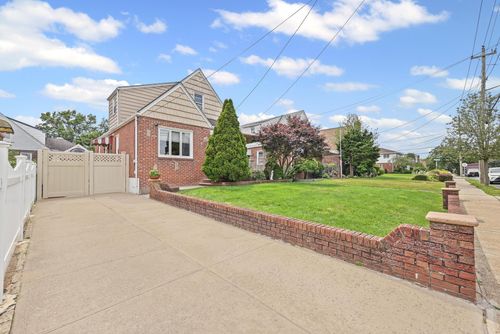 121 Alden Ave, Valley Stream, NY, 11580-1041 | Card Image