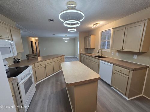 229 Dolphin Cir, MIDDLEBURG, FL, 32068-4717 | Card Image