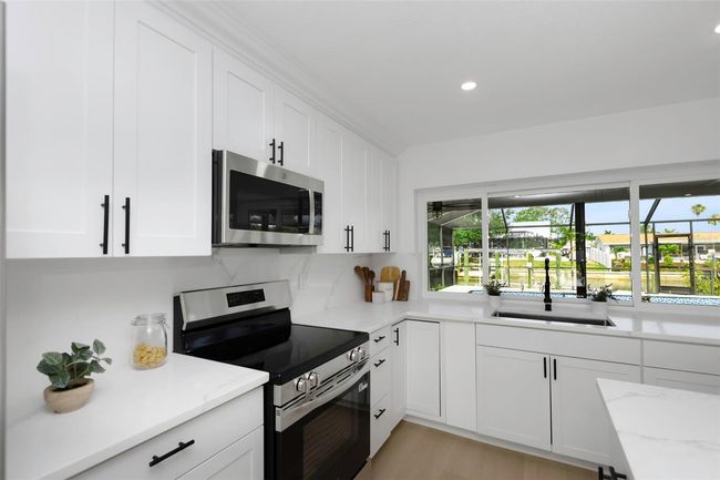 6508 Senegal Palm Way, House other with 3 bedrooms, 2 bathrooms and null parking in APOLLO BEACH FL | Image 15