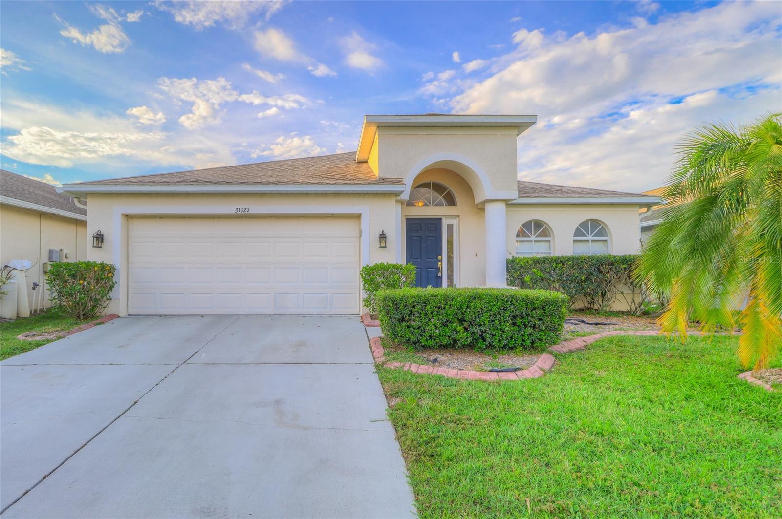 Whinsenton Dr, Wesley Chapel, FL 33543