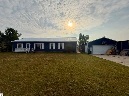 5202 Kellie Trl, Mesick, MI, 49668-8500 | Card Image