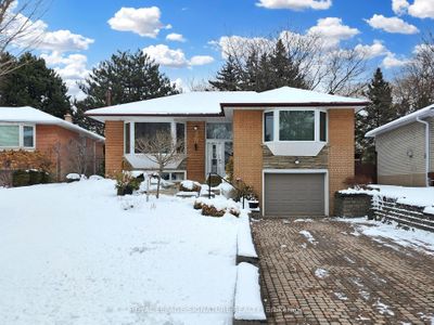 36 Bathford Cres, House other with 3 bedrooms, 2 bathrooms and 4 parking in North York ON | Image 1