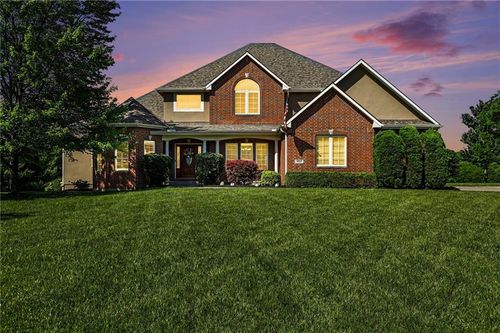 9705 Jacob Ln, Lees Summit, MO, 64086-8475 | Card Image