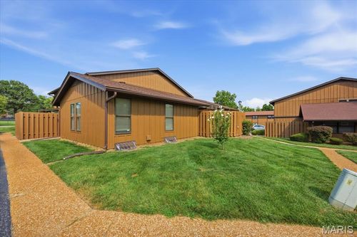 504 Whitehall Ct, Belleville, IL, 62223-2722 | Card Image