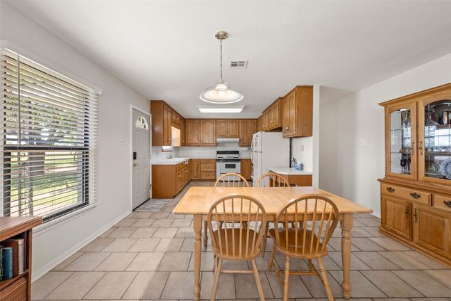 386 W Main St, House other with 3 bedrooms, 2 bathrooms and null parking in Elm Mott TX | Image 5