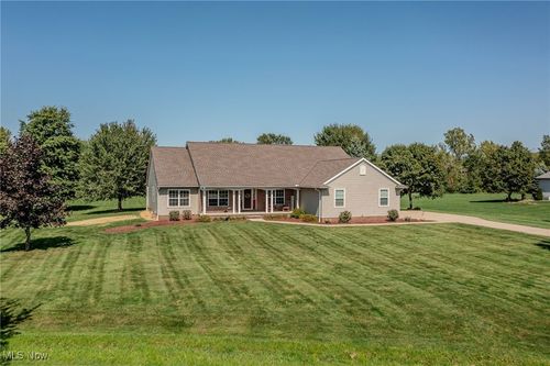 5255 Cheyney Ln, Brunswick, OH, 44212-6221 | Card Image