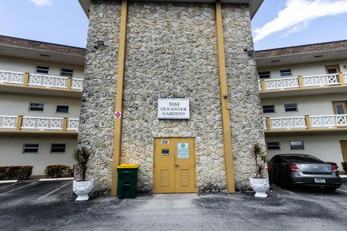 106-5161 W Oakland Park Blvd, Lauderdale Lakes, FL, 33313-7902 | Card Image