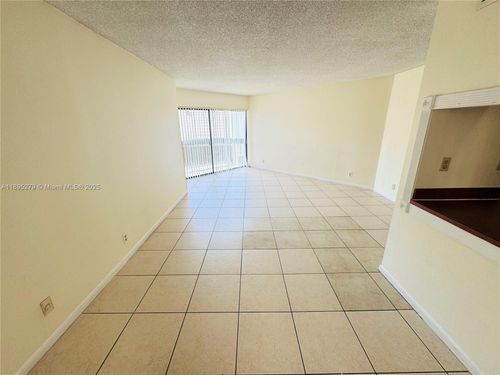 apt-210-1880 N Congress Ave, West Palm Beach, FL, 33401-1685 | Card Image