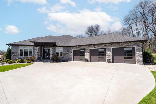900 Woodcrest Heights Drive, MENASHA, WI, 54952 | Card Image