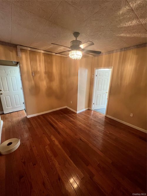 784 Garden Street, New York, NY, 10460 | Card Image