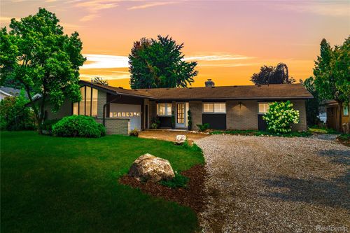 27607 Elba Dr, Grosse Ile, MI, 48138-1905 | Card Image