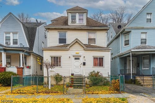 92 N 19th St, East Orange, NJ, 07017-5204 | Card Image