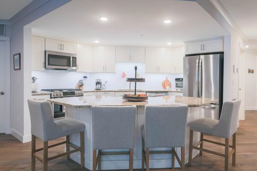 a18-2075 Lafayette Rd, Portsmouth, NH, 03801-6105 | Card Image