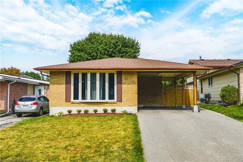 137 Pepperwood Cres, Kitchener, ON, N2A2R4 | Card Image